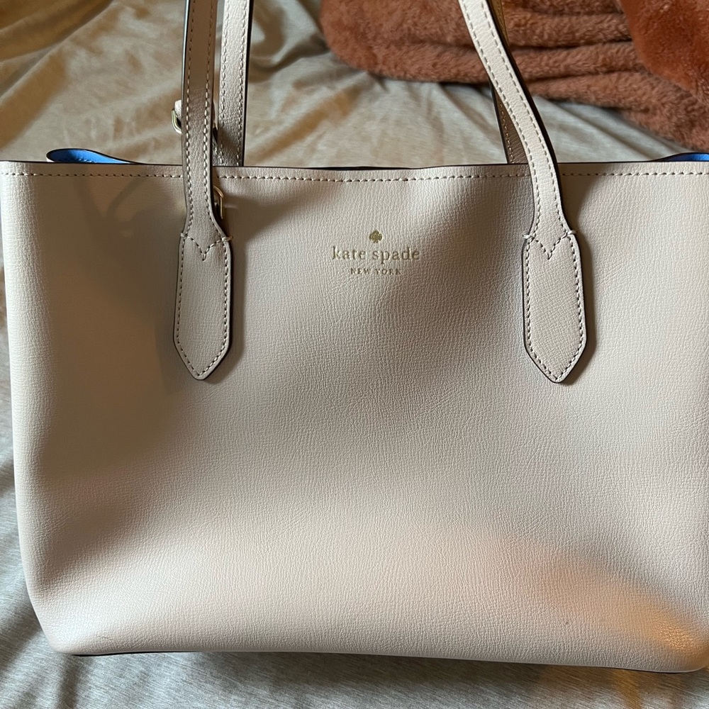 Kate Spade Cream Leather Tote Elegant Design